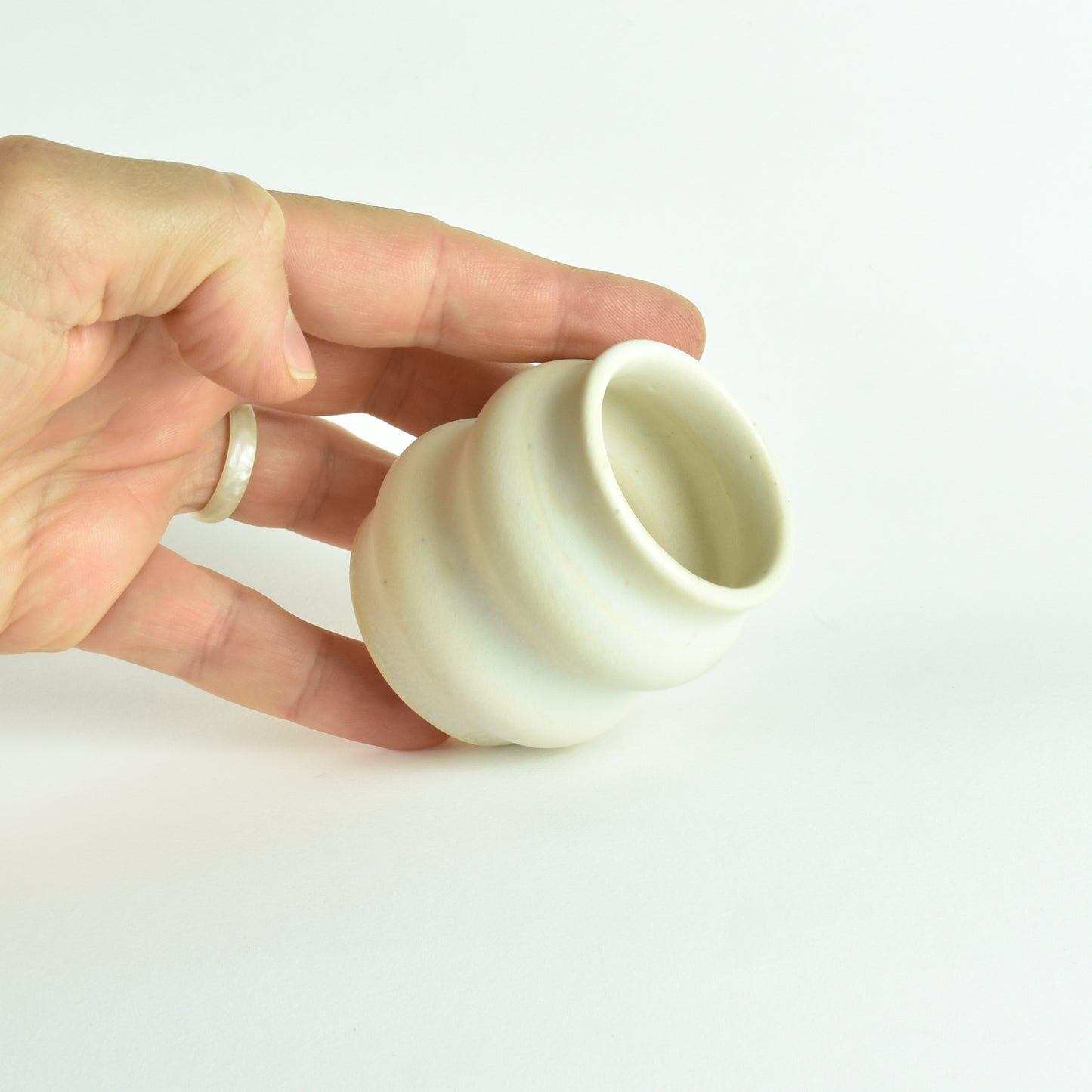 Small Vase White Matte Curves